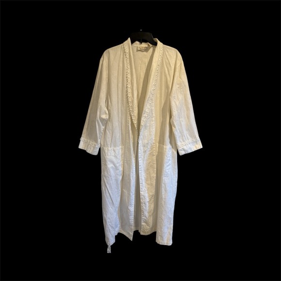 Victoria's Secret Cream Robe - Picture 9 of 9